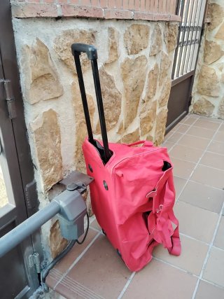 Macuto con ruedas rojo