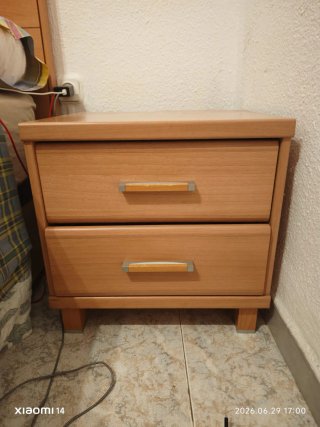 Armario de madera 3 puertas ,dos mesitas de noche