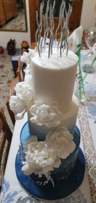 Torta di compleanno in polistirolo