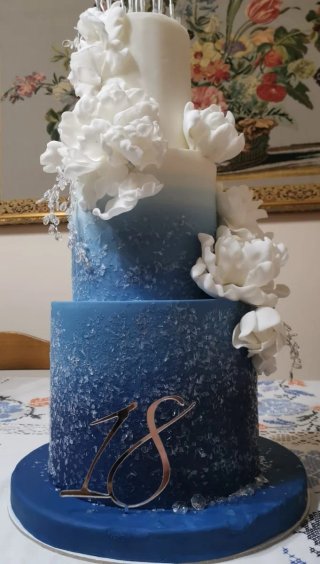 Torta di compleanno in polistirolo