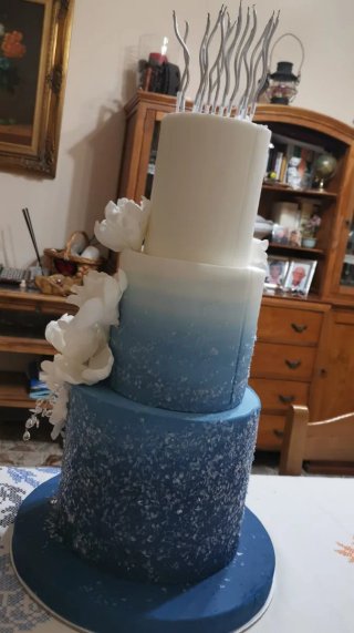 Torta di compleanno in polistirolo