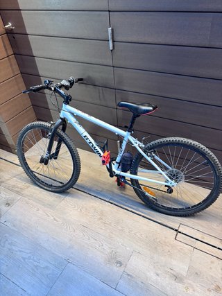 Bicicleta MONTAÑA 24’. Le faltan los manguitos