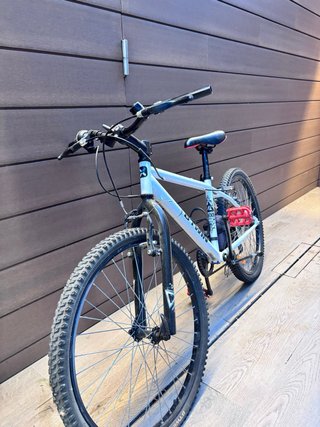 Bicicleta MONTAÑA 24’. Le faltan los manguitos