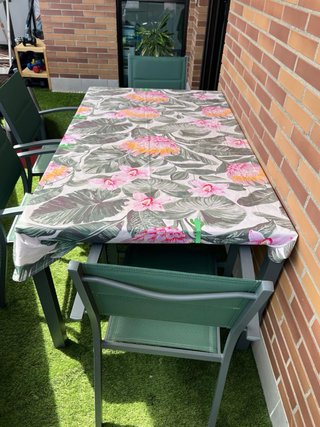 Conjunto mesa terraza efecto madera y sillas