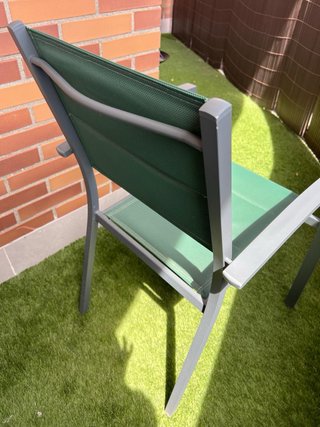 Conjunto mesa terraza efecto madera y sillas