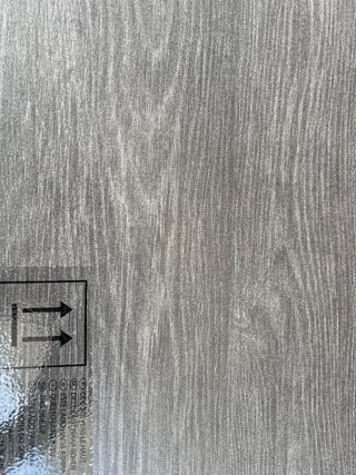 Conjunto mesa terraza efecto madera y sillas