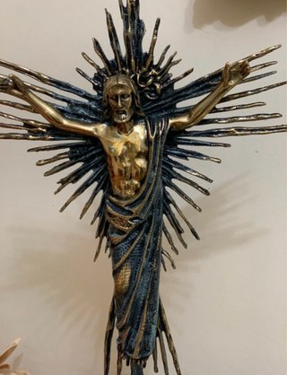 figura de Cristo en bronce patinado, jesucristo