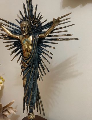 figura de Cristo en bronce patinado, jesucristo