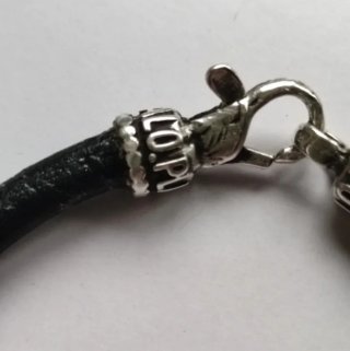 Pulseras de cuero y plata