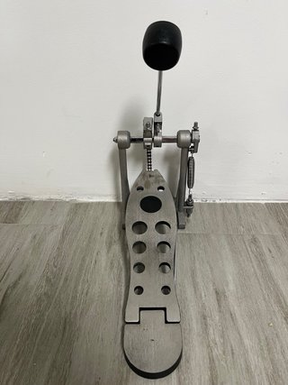 Pedal de bombo para batería