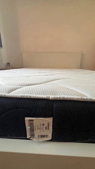 Cama grande con 2 cajones, colchon y edredon !