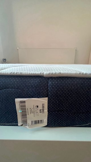 Cama grande con 2 cajones, colchon y edredon !