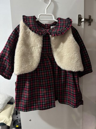 Conjunto bebé vestido cuadros y chaleco pelo