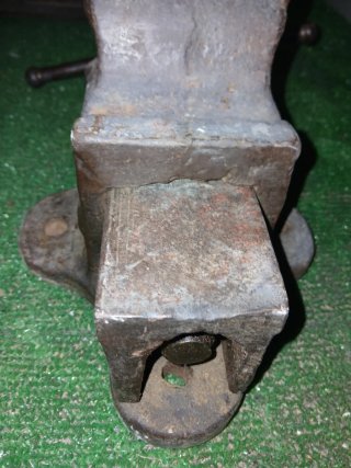 Tornillo de banco antiguo