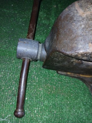 Tornillo de banco antiguo