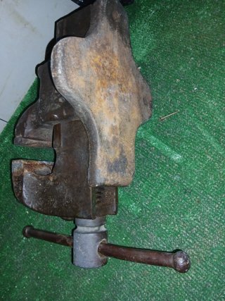 Tornillo de banco antiguo