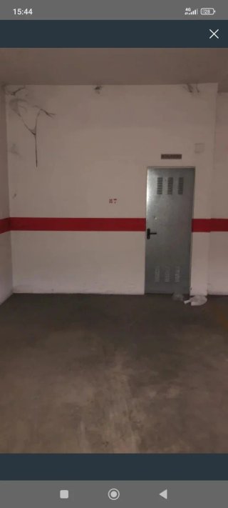 Se alquila plaza de garaje amplia para vehículo