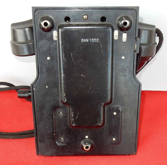 15-Teléfono antiguo Ericsson- de pared- baquelita