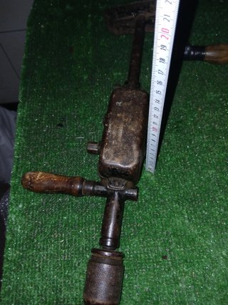 Taladro de manivela antiguo