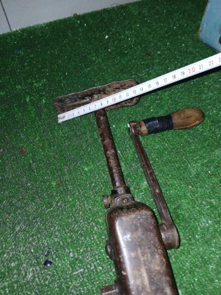 Taladro de manivela antiguo