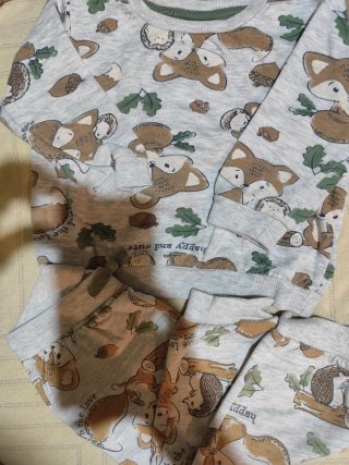 Conjunto ropa infantil.