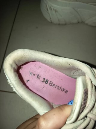 Tenis blancos con Hello Kitty con plataforma