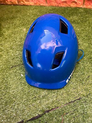 Patinete infantil con casco