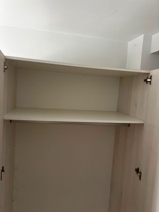 Armario de madera casi nuevo