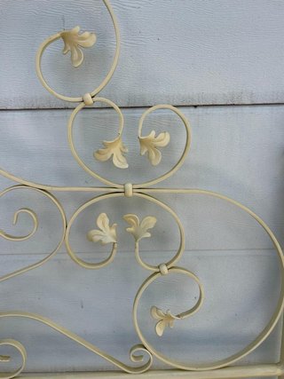 Cabecero di ferro battuto in beige