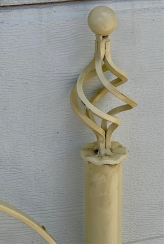 Cabecero di ferro battuto in beige