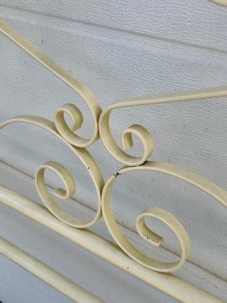 Cabecero di ferro battuto in beige
