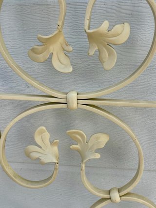 Cabecero di ferro battuto in beige