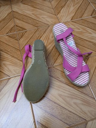 Zapatillas Adidas y Sandalias con Tacon