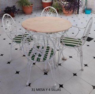 Mesa y 4 sillas de patio