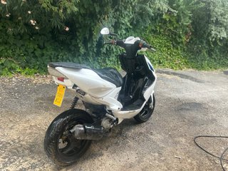 Yamaha Aerox Scooter  Blanca