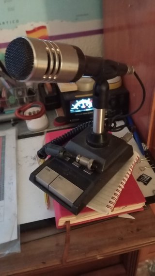 Micrófono Yaesu MD-1 con conector