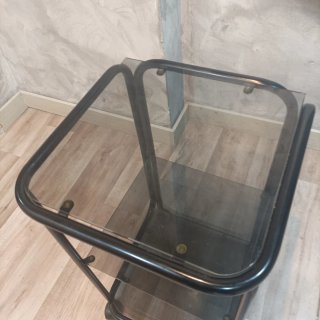 Mueble auxiliar con ruedas y cristal