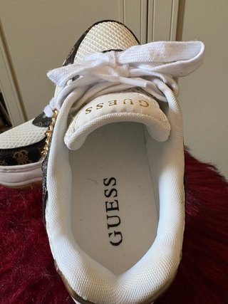 Tenis Guess Originales Marrón y Blanco