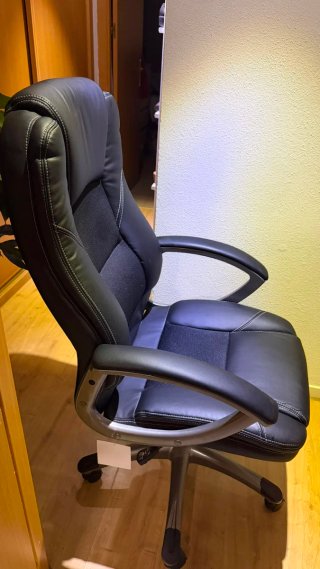 Silla de oficina ergonómica negra