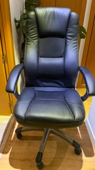 Silla de oficina ergonómica negra