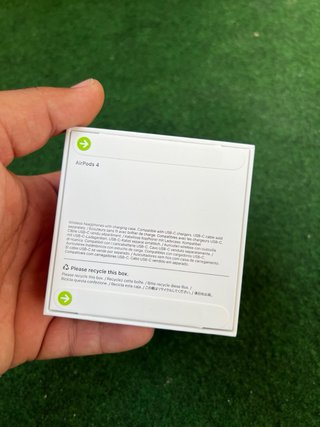 Apple AirPods 4