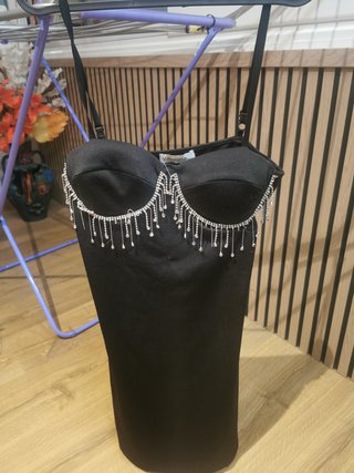 Vestido negro con pedrería