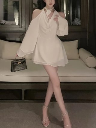 Vestido Corto Blanco Escote Fluido Mangas Abiertas