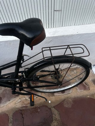 Bicicleta de paseo negra