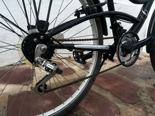 Bicicleta de paseo negra