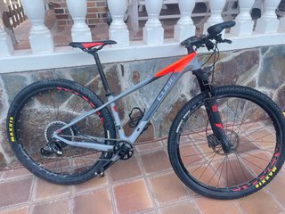 Bicicleta Cube Carbono MTB