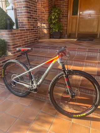 Bicicleta Cube Carbono MTB