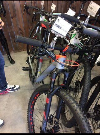 Bicicleta Cube Carbono MTB