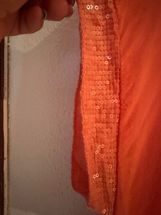 Blusa naranja con lentejuelas