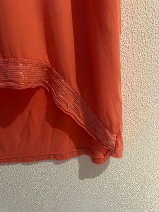 Blusa naranja con lentejuelas